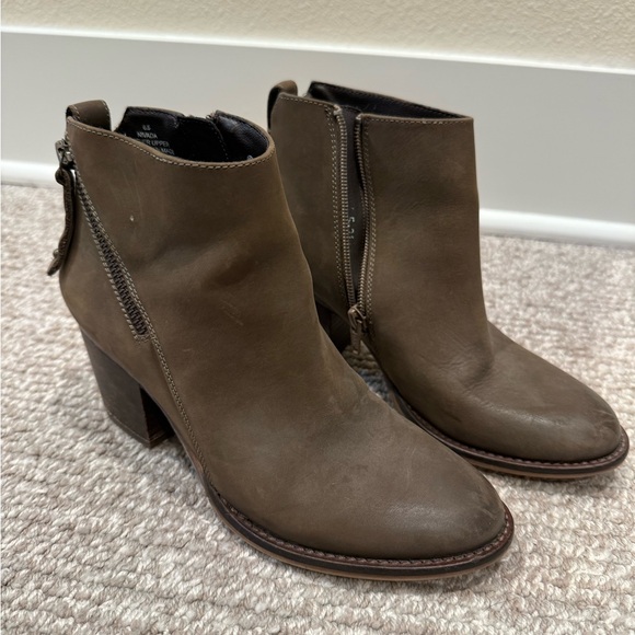 Blonde Waterproof Boots - Picture 1 of 4